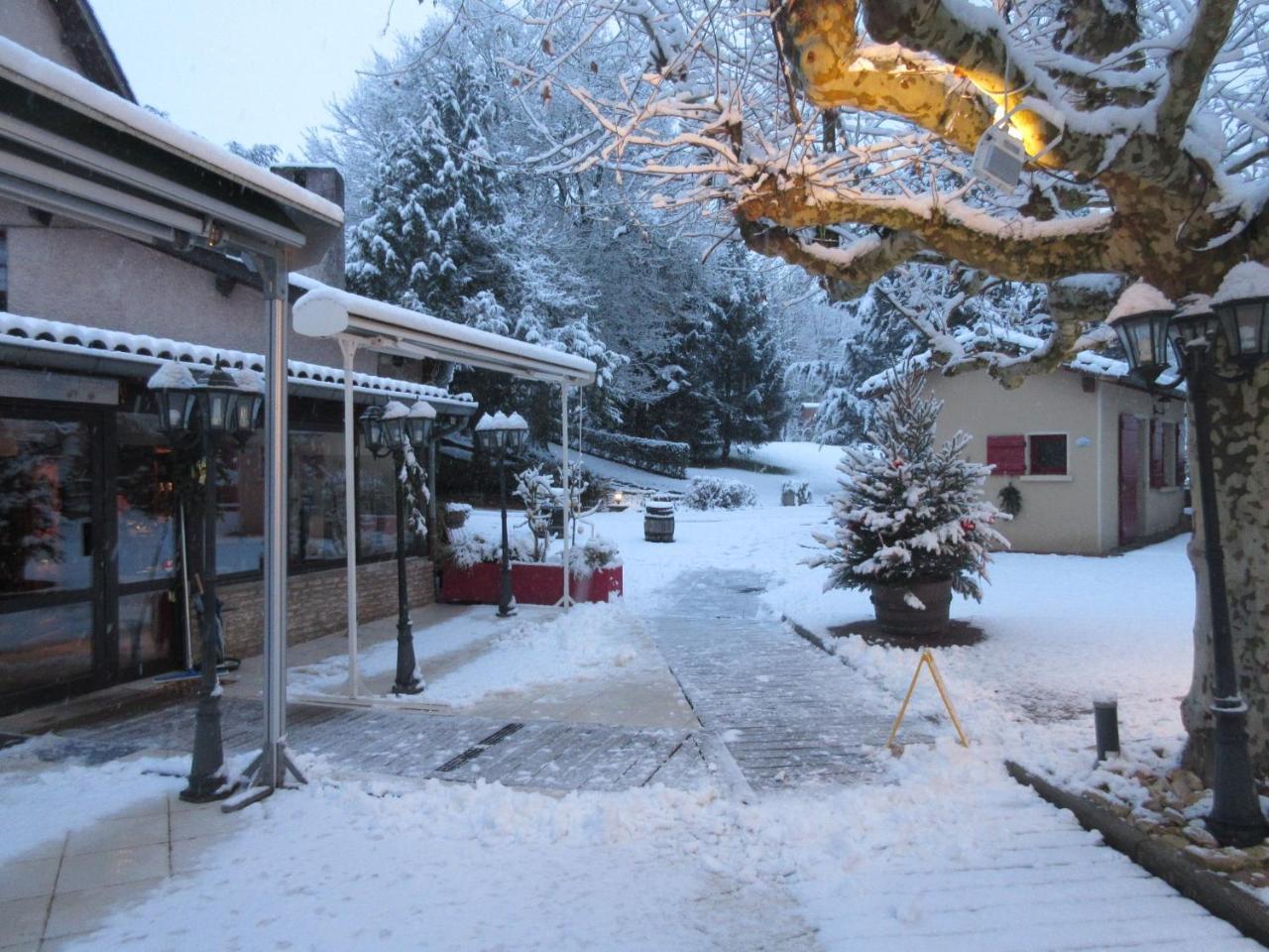 Hotel Restaurant Le Moulin De Saint Verand 外观 照片